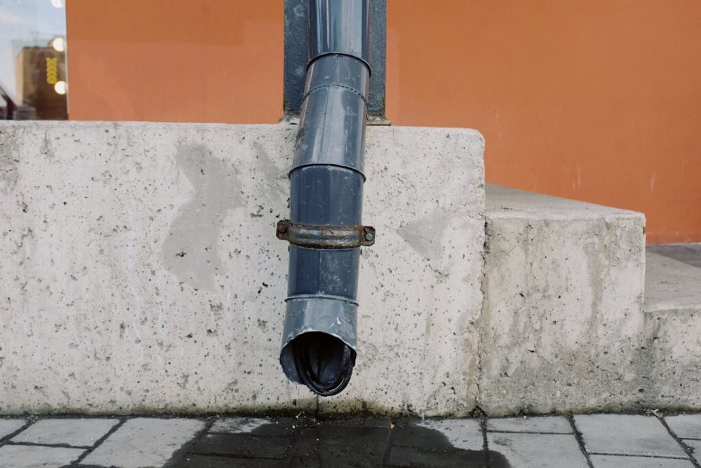 Een terugslagklep bij je regenwaterput: zo voorkom je problemen