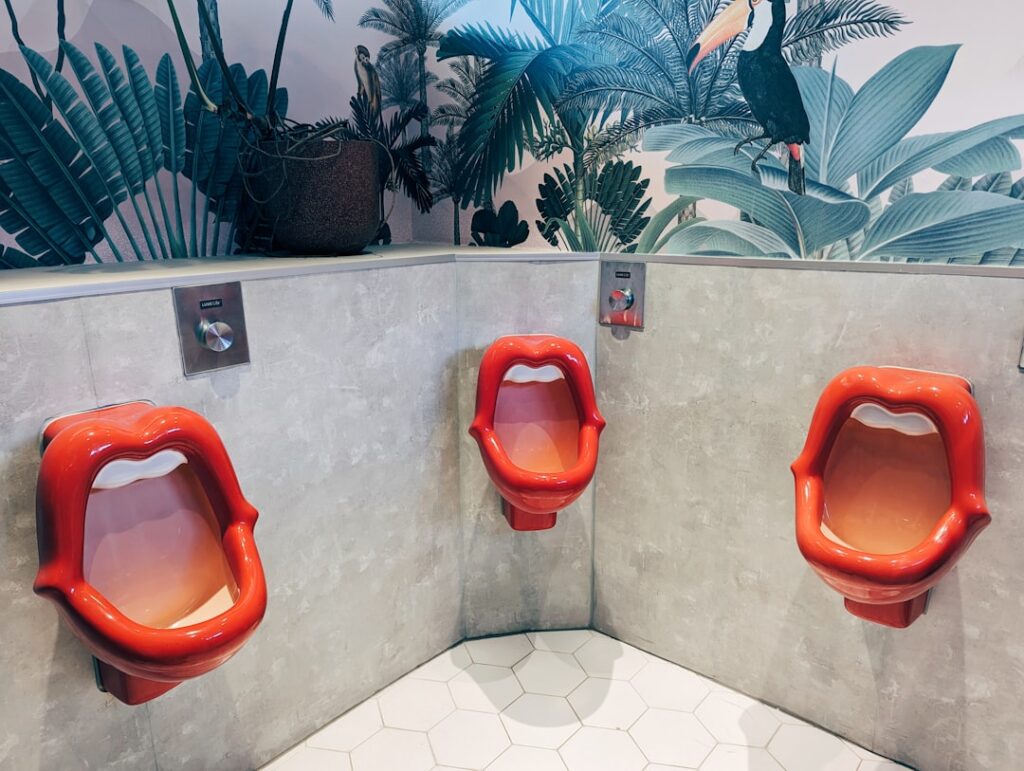 Waarom het water uit je wc verdwijnt bij doorspoelen
